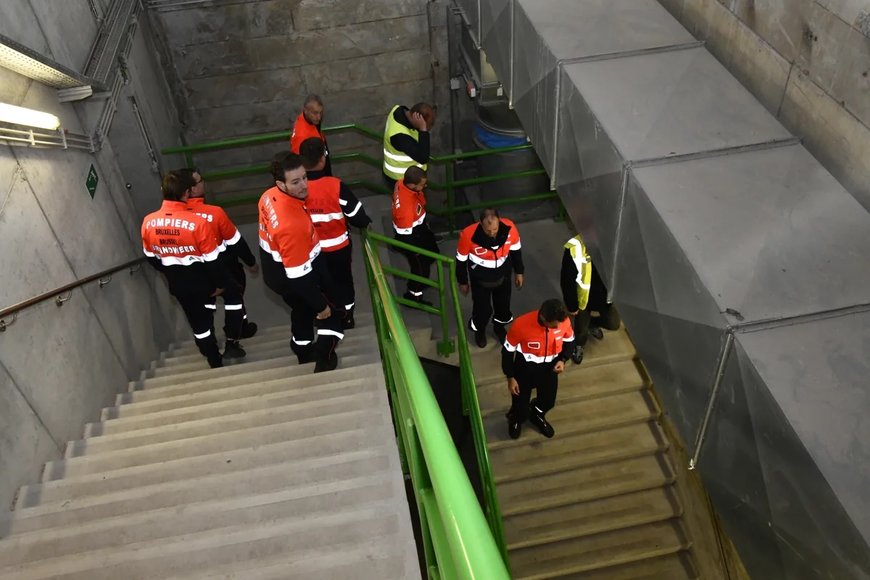 Brusselse brandweer volgt Infrabel opleiding voor interventies in spoortunnels